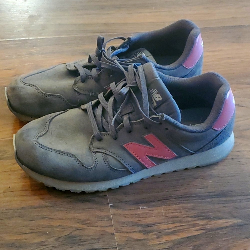 New balance women's 9 shoes running 520 pink grey